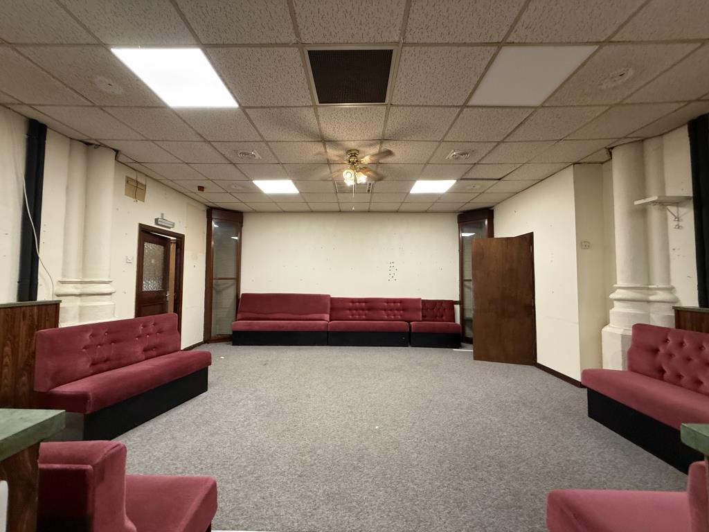 Lot: 108 - FORMER CHURCH AND NAVAL CLUB - Lounge area